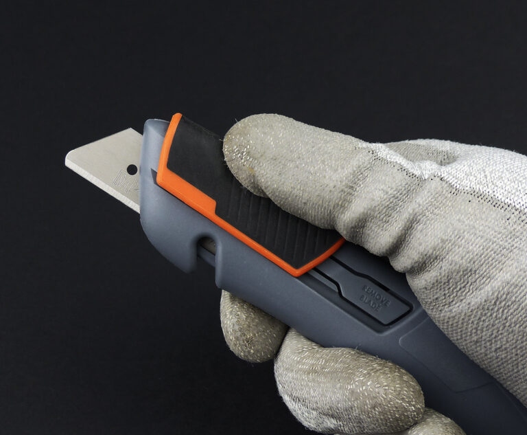 pics/Mure et Peyrot/AUSONNE 2/mure-et-peyrot-ausonne-2-left-and-right-handed-safety-knife-cutter-with-automatic-retractable-blade-with-round-edge-1041147a-007.jpg